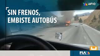 Tráiler se queda sin frenos en la MéxicoPuebla y embiste a camión de pasajeros [upl. by Otrebmuh]