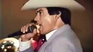 chalino sanchez recibe la nota de amenaza de muerte [upl. by Llorre789]