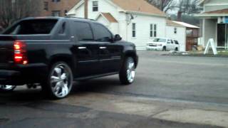 08 Chevy Avalanche on 28s drive away [upl. by Aneeroc]