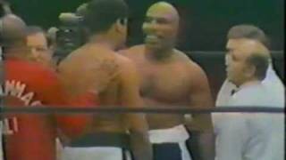 Muhammad Ali rubbing Earnie Shavers bald head for good luck before the fight [upl. by Aihsenor]