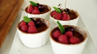 Chokolademousse  Nem og hurtig dessert med mælkechokolade [upl. by Ellivnarg581]