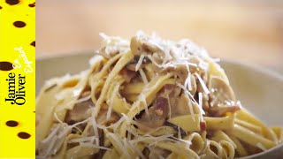 Carbonara de champiñones  Jamie Oliver En Español [upl. by Coheman]