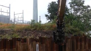 Pulling Sheet Pile pz27 with Movax SP100 [upl. by Ecirrehs469]