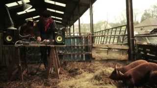 Cosmo Sheldrake  Rich Ft Anndreyah Vargas Live at the Pig Sty [upl. by Aschim]