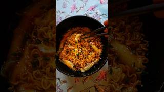 Maggi Tteokbokki with rice paper food ramen maggi shorts [upl. by Warga968]