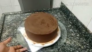 Ganache para blindar bolo e depois cobrir com pasta americana [upl. by Ecnarwal]