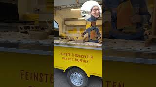 Frische Waffeln und Honig vor dem Edeka in Birkweiler bienen bee beekeeper imkern beekeeping [upl. by Divan]