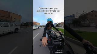 Sustico bikergirl automobile cosasdebikers cosasquepasan humor suzukimotos parati humor [upl. by Negah702]