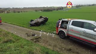 Zwischen Wiernsheim und Serres  VWFahrer prallt gegen Baum und landet auf dem Dach in einem Feld [upl. by Drageruaeb926]