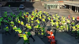 Morgongymnastik på Sergels torg [upl. by Vivian849]