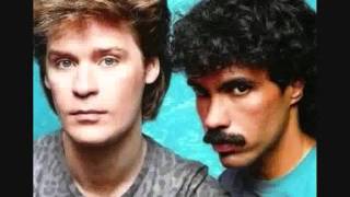 Daryl Hall amp John Oates  Maneater with lyrics [upl. by Mimi]