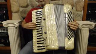 2370  Cream Pearl Crucianelli Piano Accordion 41 120 LMMH 995 [upl. by Viafore]