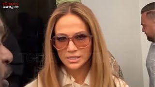 Jennifer Lopez gets upset by a fans question and stops signing autographs [upl. by Airamas]