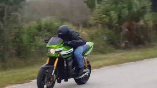 ZRX1200 VS GSXR1000 [upl. by Shriner]