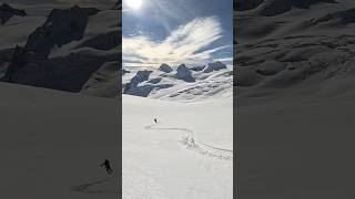 SHORT Traversée de la Vallée Blanche Aiguille du Midi Pointe Helbronner Chamonix ski de randonnée [upl. by Eibbil]