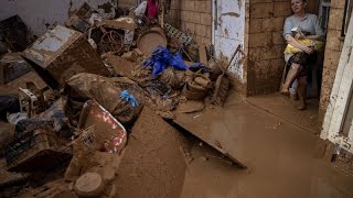 Espagne  des problèmes sanitaires dans les zones sinistrées par les inondations [upl. by Zetneuq769]