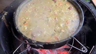 Zelf Erwtensoep maken in de Dutch Oven  Split Pea Soup Dutch Oven [upl. by Aninay]