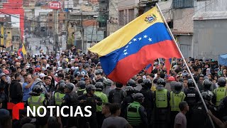 La oposición y el oficialismo muestran fuerzas en Venezuela  Noticias Telemundo [upl. by Neraj]