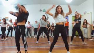 Pineapple  Karol G  flor penas choreography ‼️ [upl. by Intyre988]