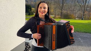 Claudia Hinker spielt den Timple Boarischen auf ihrer Steirischen Harmonika [upl. by Nonnel]