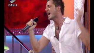 gökhan özen herşeyde biraz sen varsın beyaz show 2003 [upl. by Ariayek]