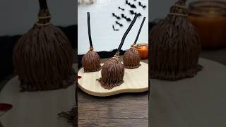 Halloween treats 🍭 apples halloween halloweentreats dessert halloweenfood spookyseason witch [upl. by Kilbride]