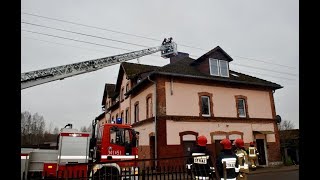 Pożar sadzy w kominie w miejscowości Dębnica Kaszubska na ul Fabrycznej  6122019 [upl. by Nosittam]