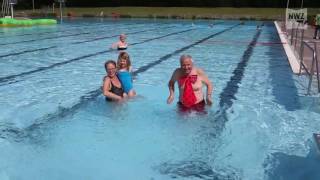 Badesaison im Freibad Jever eröffnet [upl. by Lundgren]