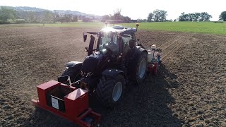 Black Valtra bei der Streifenfrässaat 🇨🇭🌽🇨🇭 [upl. by Tnomad]