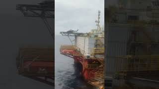 Vídeo mostra o embarque e desembarque de trabalhadores offshore em um flotel [upl. by Drofdeb]