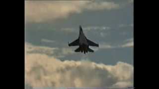 Russian Test Pilot Su27  Farnborough  13 September 1998 [upl. by Croix537]