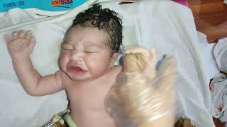 Biggest Newborn baby after birth with green hands 😮 cutebaby newbirth baby cute [upl. by Raseta]