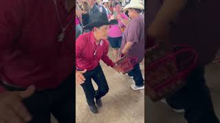 Gonzalo y una seguidora youtubeshortsvideo baile 956valley dancemusic lapulga [upl. by Anawek216]