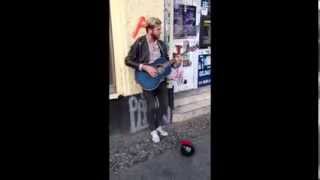 Chanteur de rue VS Jimmy Somerville [upl. by Phoebe919]