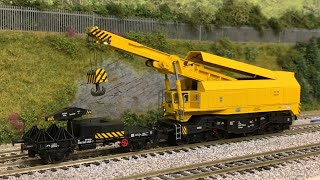 Roco HO 73035 EDK 750 Digital Motorised Crane with DCC sound [upl. by Thais]