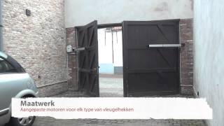 Vleugelhekken met opbouw lineaire hydraulische aandrijving [upl. by Mesics]