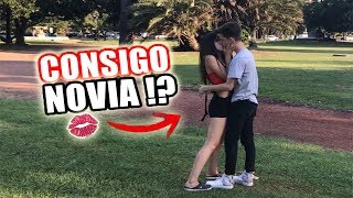 BUSCANDO NOVIA EN LA CALLE BESO [upl. by Nyltiac]