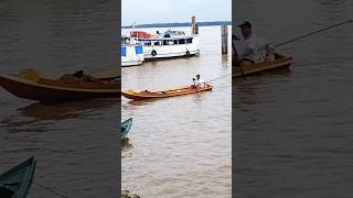 Pescador chegando no porto [upl. by Mcfarland196]