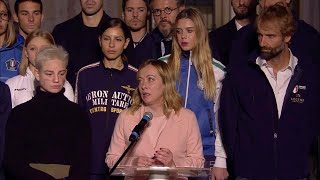 Violenza sulle donne Meloni illumina Palazzo Chigi quotLe donne italiane non sono solequot [upl. by Notlem]