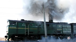 Mind blowing Old DIESEL LOCOMOTIVE ENGINES cold starting up smoke and sound [upl. by Ahsenwahs]