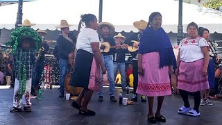 A bailar un Abajeño💃🏻 ORQUESTA SANTA CECILIA PAMATACUARO Tianguis Artesanal Domingo de Ramos 2024 [upl. by Imuyam313]