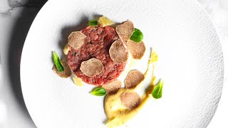 Tartare di manzo con crema di parmigiano e tartufo bianco [upl. by Nakasuji]