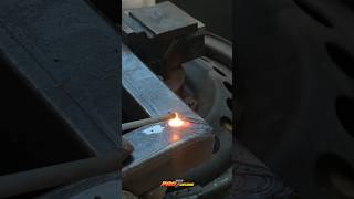 Trick for welding thin 18mm square iron in the shape of an angle welder welding shorts [upl. by Gutow]