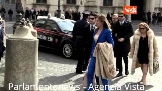 22 02 14 QUIRINALE GIURAMENTO ARRIVO BOSCHI MINISTRO RIFORME [upl. by Mears]