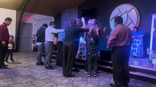 Pastor Ponciano grajeda orando por hermanos nuevos en iglesia vida nueva [upl. by Savory718]