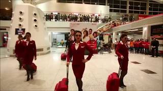 Flash Mob At Delhi Airport  Holi Celebration By Spice Jet Crew  Holi Dance At Delhi Airport [upl. by Joane]