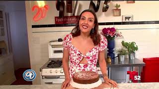 Receta Pastel de ruibarbo con fresas  Acceso Total  Telemundo 52 [upl. by Trebreh]