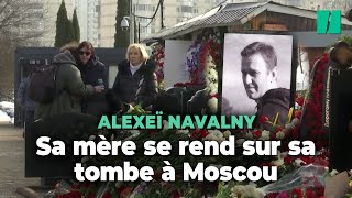 La mère d’Alexeï Navalny rend hommage à son fils [upl. by Dlaniger576]