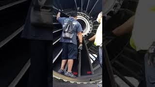 Boeing777  Boeing 777 200ER fan blade removal [upl. by Kalasky]