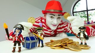 Spielzeugvideo für Kinder  Der Clown und die Piraten  Kindervideo mit Clowns [upl. by Eillod]